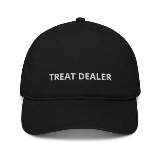 Cepure ar izšuvumu "Treat Dealer"